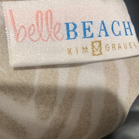 Beige and White Patterned Top - Picture 10 of 11